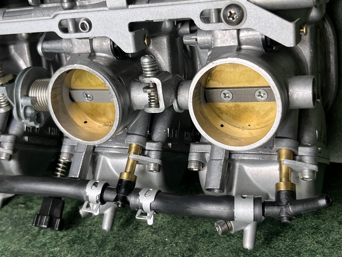 Kawasaki ZZR600/ZX6R Carburettors “The Showroom Package” Stock Setup With Trumpets