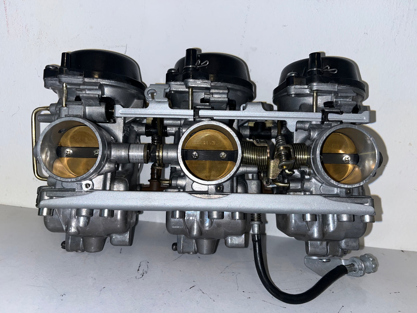 Triple carburettors