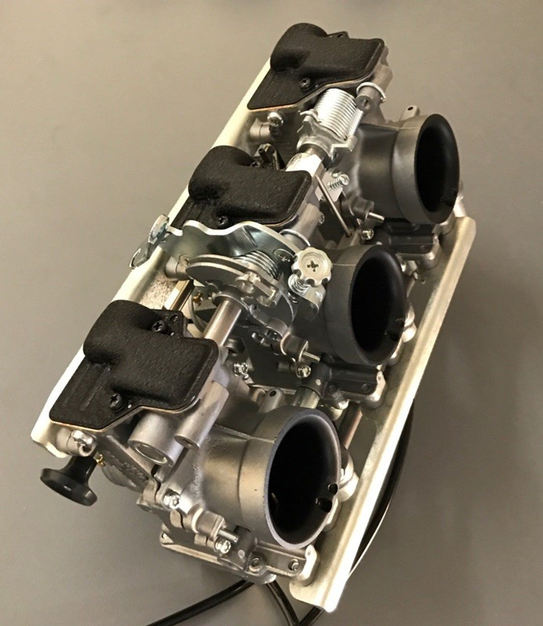 Triple carburettors