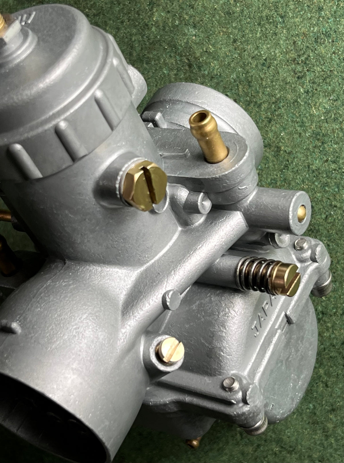 The Showroom Package Single Roundslide & CV Carb
