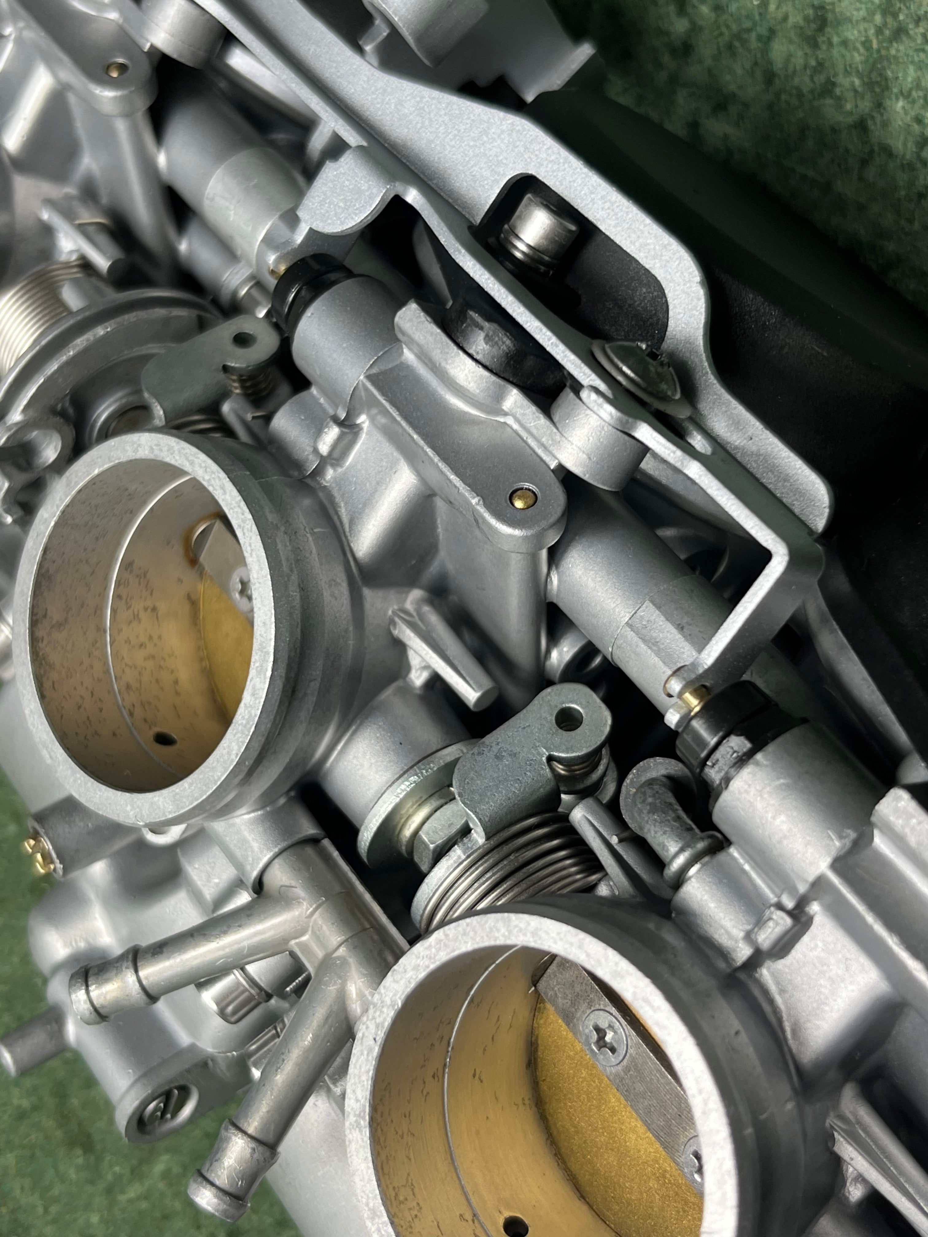 The Showroom Package Twin Roundslide & CV Carbs