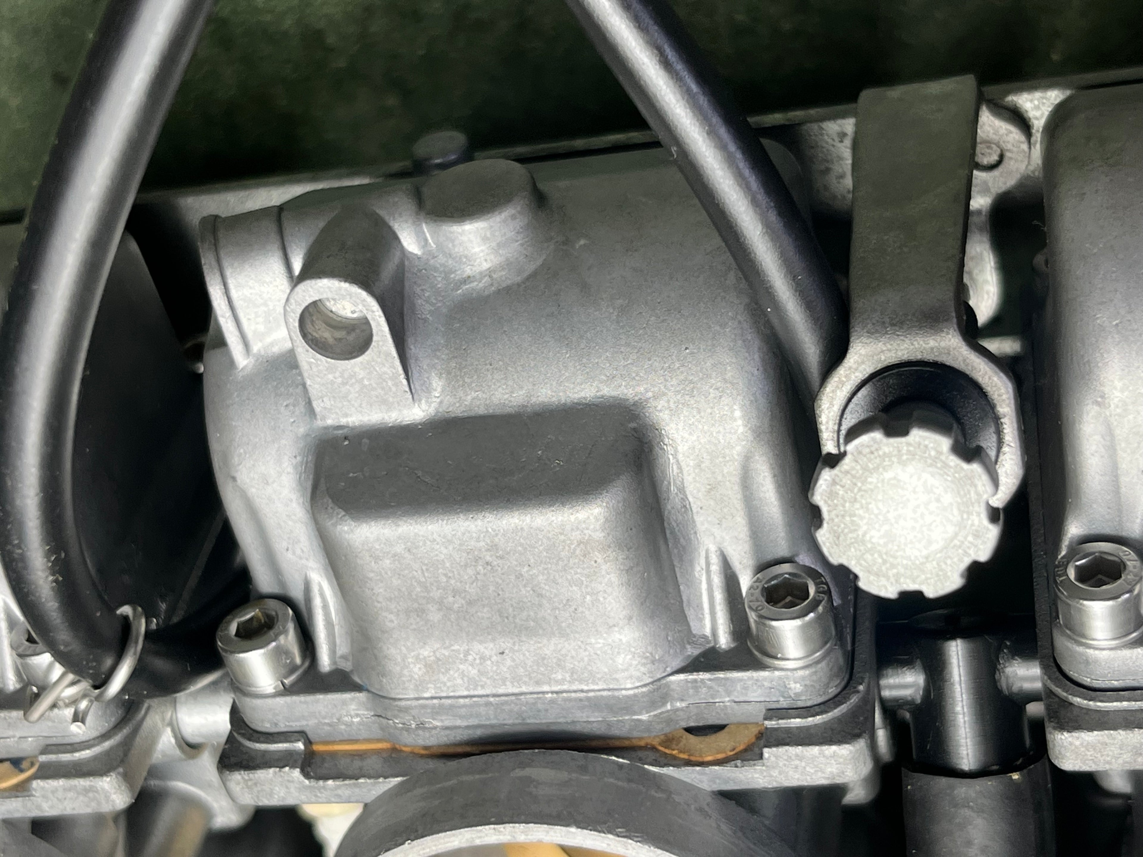 The Showroom Package Single Roundslide & CV Carb