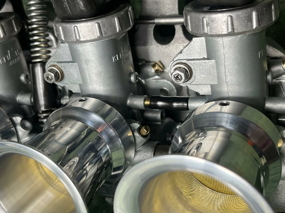 The Showroom Package Inline 4 Roundslide & CV Carbs